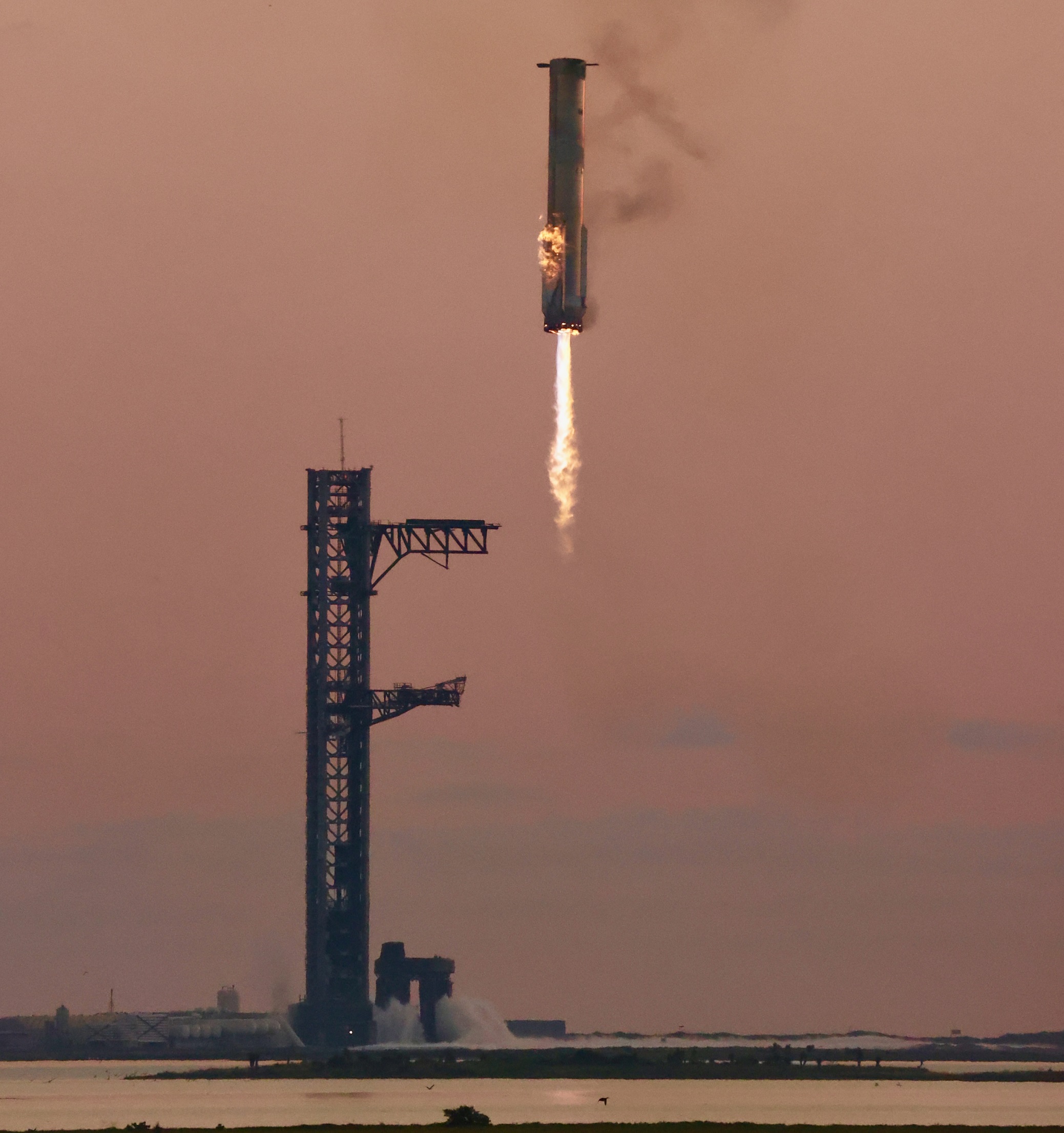 SpaceX Starship booster landing approach IFT-5 by Steve Jurvetson.  Creative Commons Attribution 2.0 Generic license.